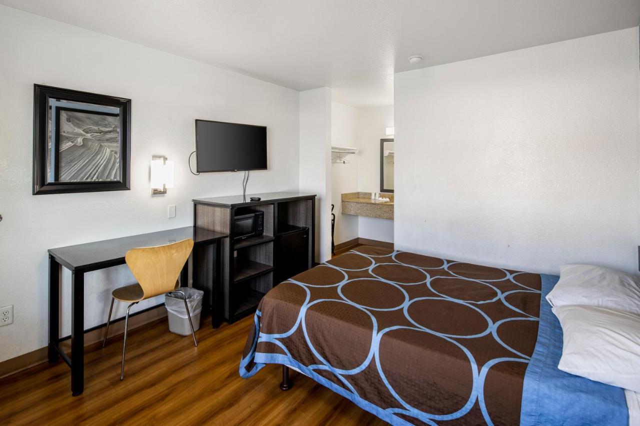 Super 8 By Wyndham Phoenix West Экстерьер фото